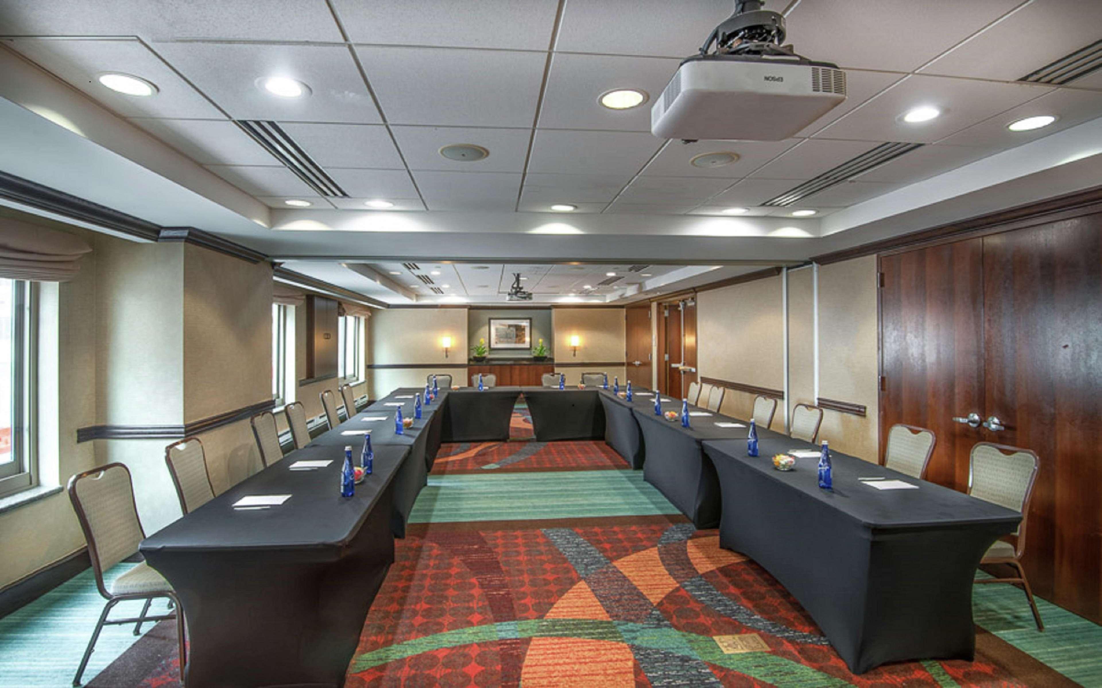 Hilton Garden Inn Bethesda Downtown Εξωτερικό φωτογραφία