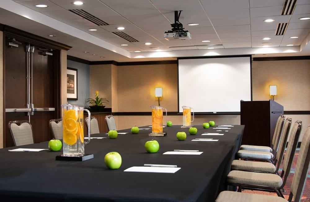 Hilton Garden Inn Bethesda Downtown Εξωτερικό φωτογραφία