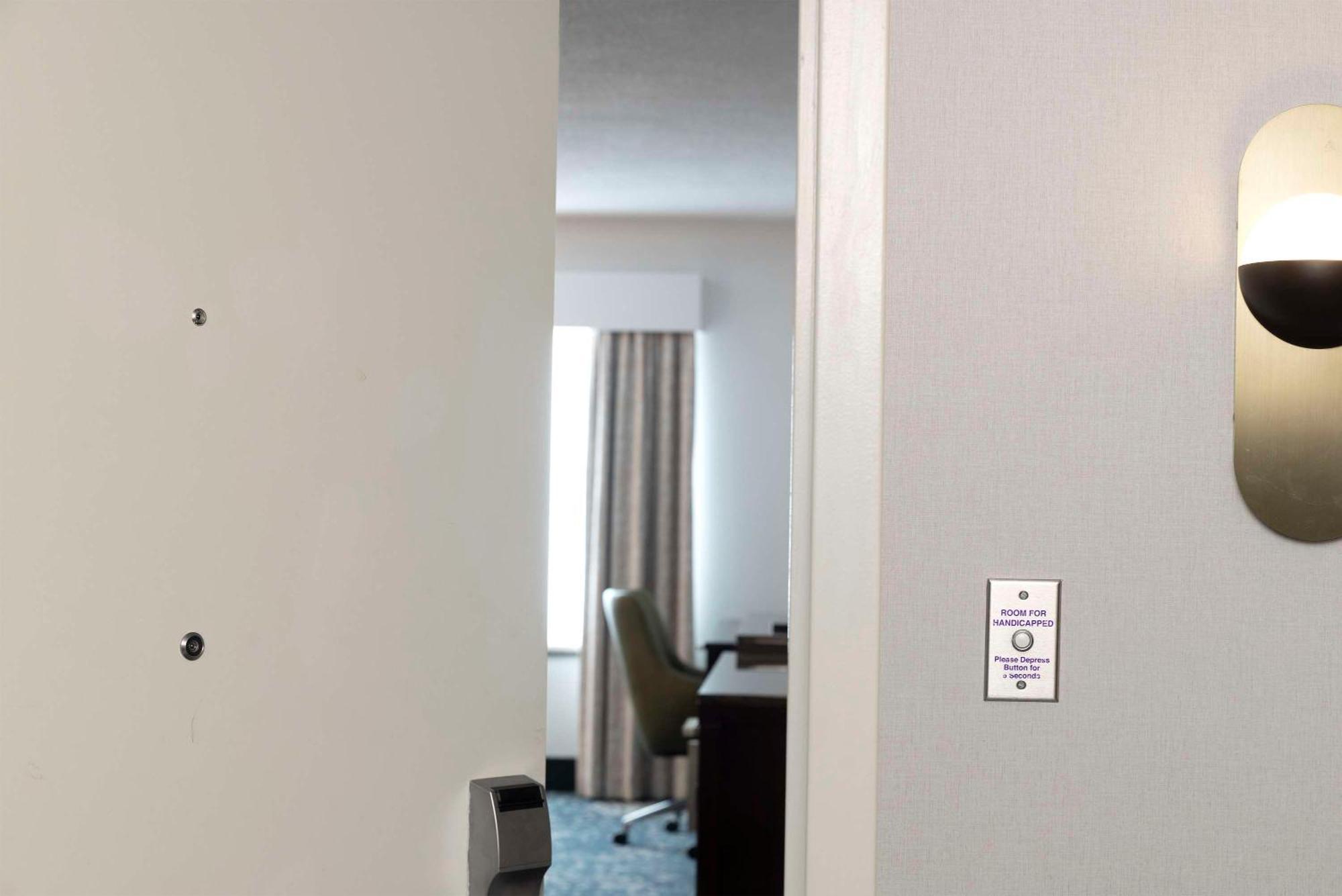 Hilton Garden Inn Bethesda Downtown Εξωτερικό φωτογραφία